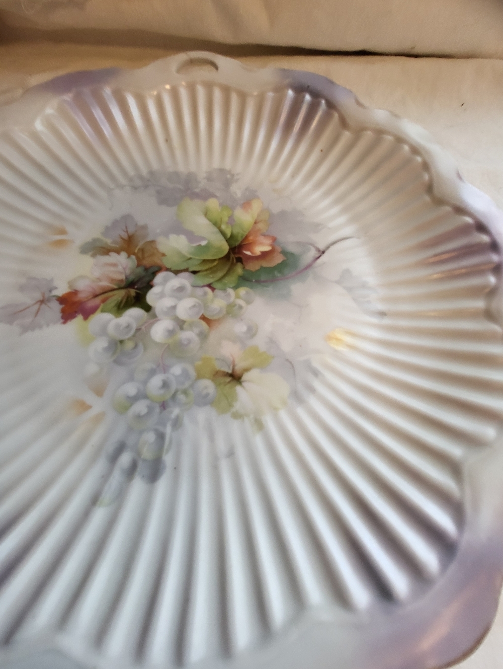 ANT. 1920s German Stamped Hand-Painted White Grapes 10 Inch Plate With Handles - Picture 11 of 13